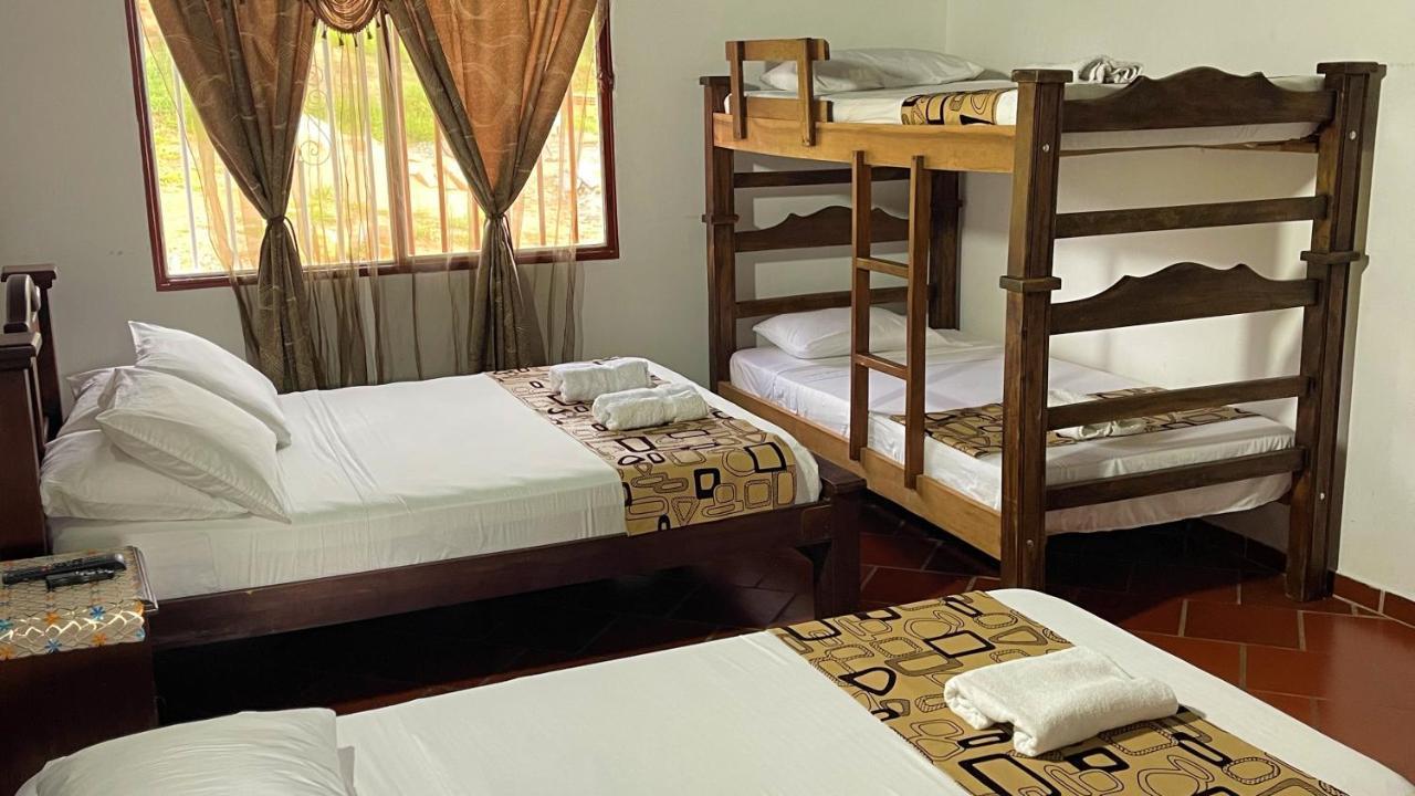Hotel Campestre Palmas Del Zamorano San Gil Exteriör bild