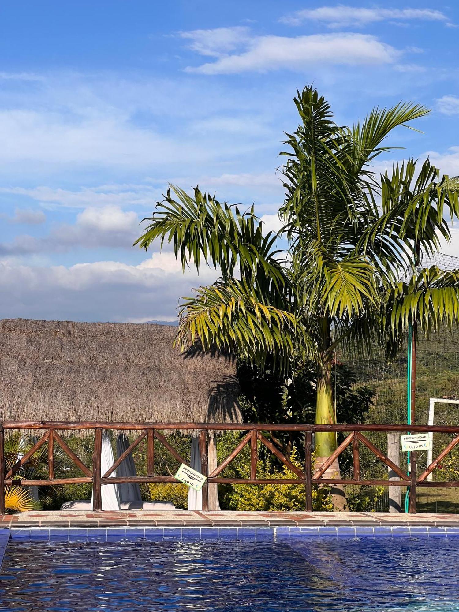 Hotel Campestre Palmas Del Zamorano San Gil Exteriör bild