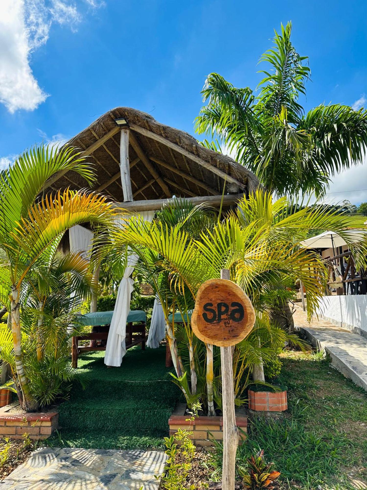Hotel Campestre Palmas Del Zamorano San Gil Exteriör bild