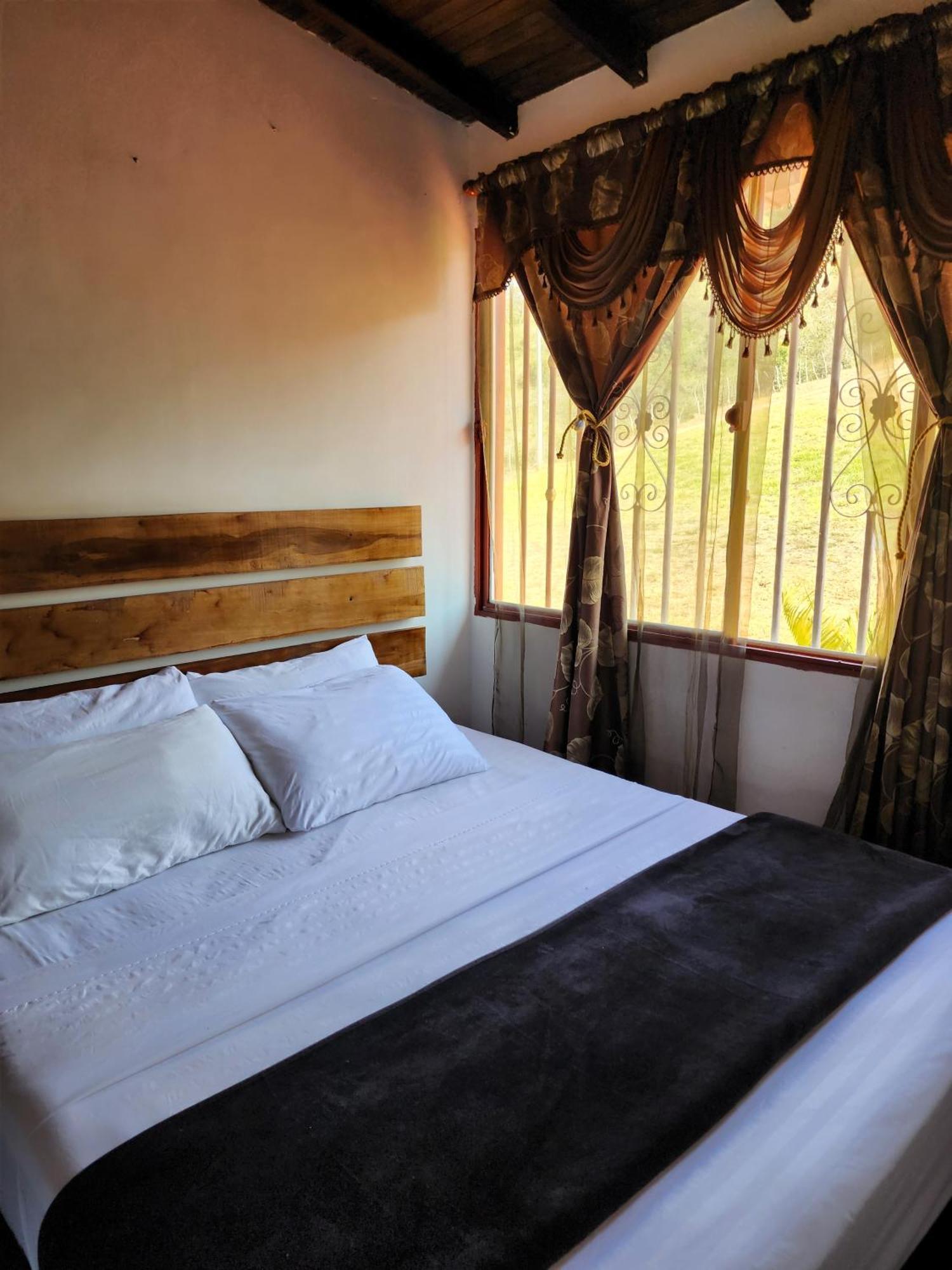 Hotel Campestre Palmas Del Zamorano San Gil Exteriör bild