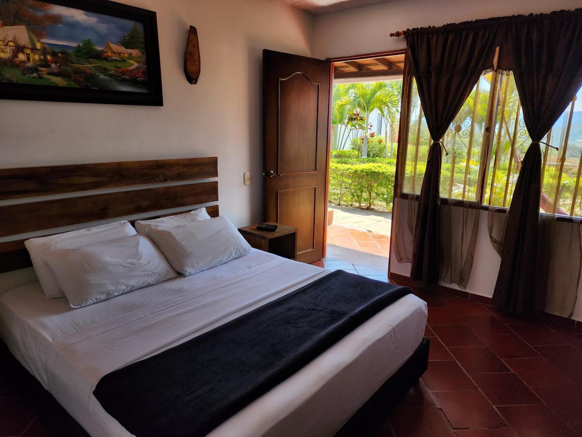 Hotel Campestre Palmas Del Zamorano San Gil Exteriör bild