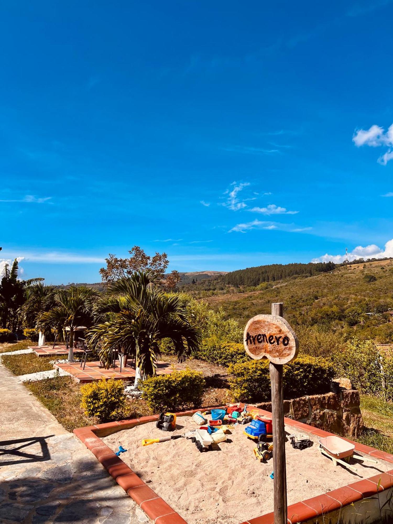Hotel Campestre Palmas Del Zamorano San Gil Exteriör bild