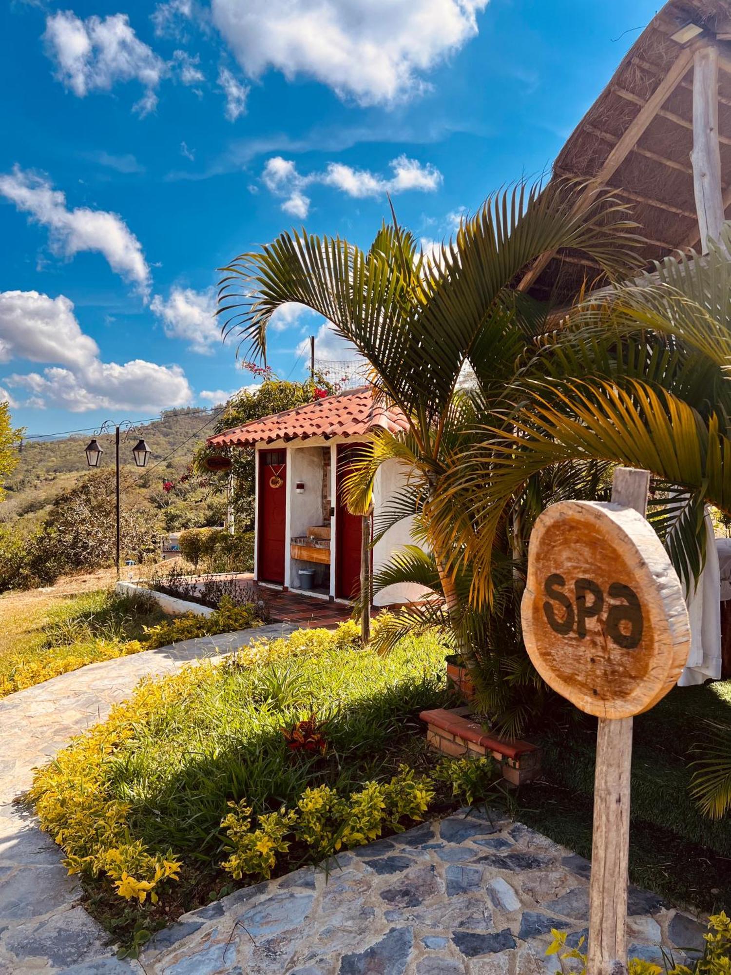 Hotel Campestre Palmas Del Zamorano San Gil Exteriör bild